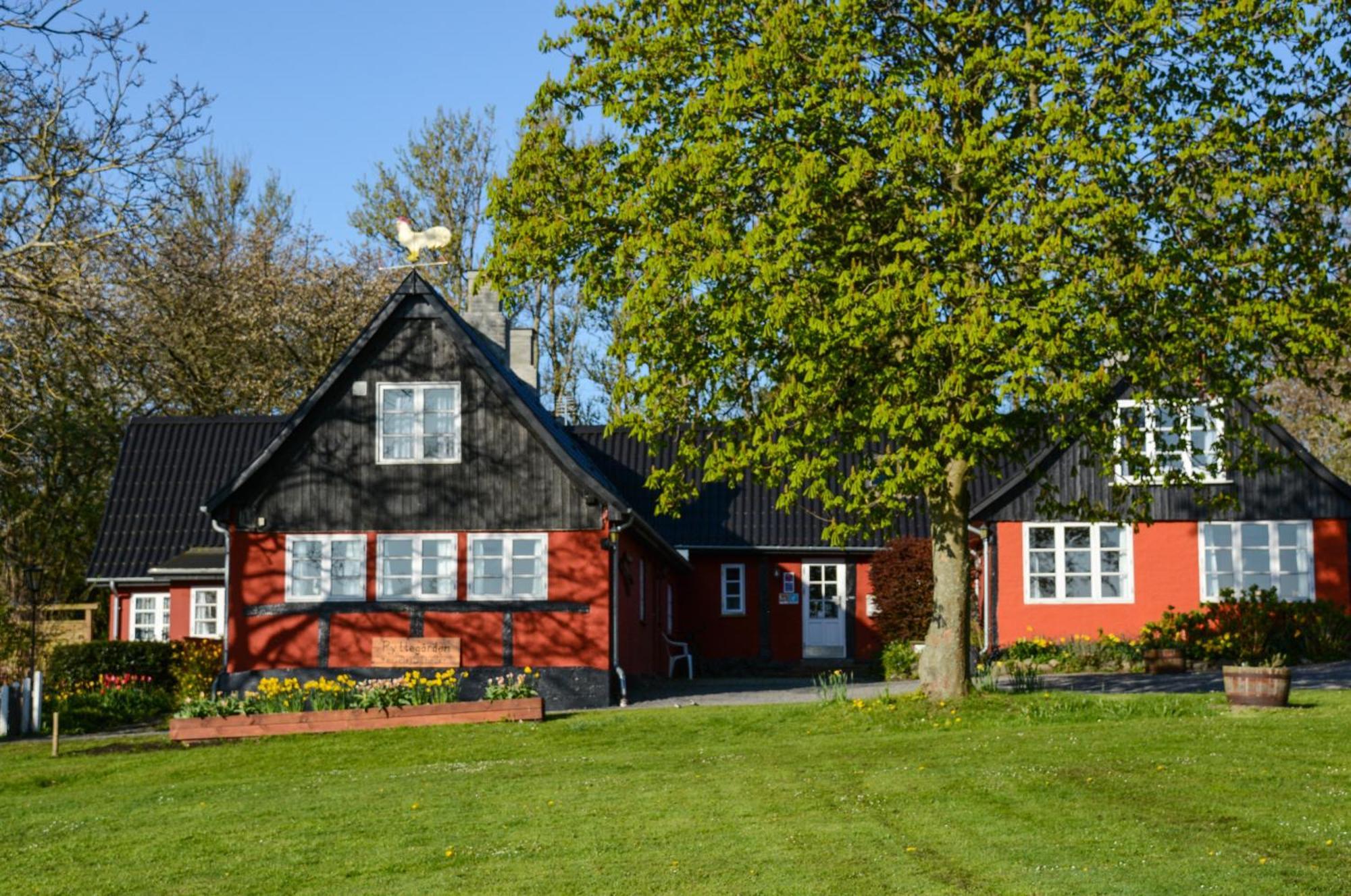 Pyttegarden Apartments Gudhjem Exterior foto